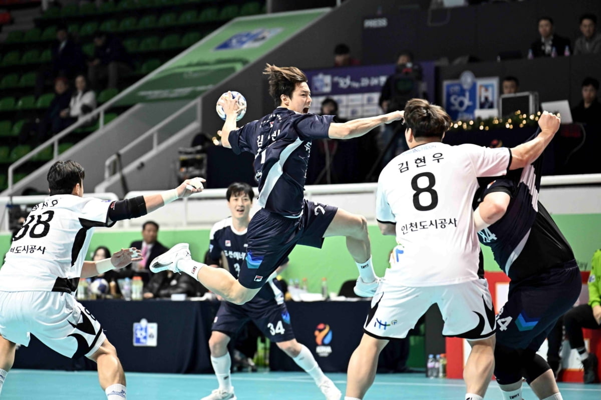 【前瞻】拜仁巴黎谁能北伐成功？五连败曼城亟待反弹