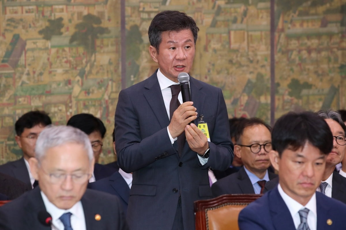 诺丁汉森林VS阿斯顿维拉首发：怀特领衔