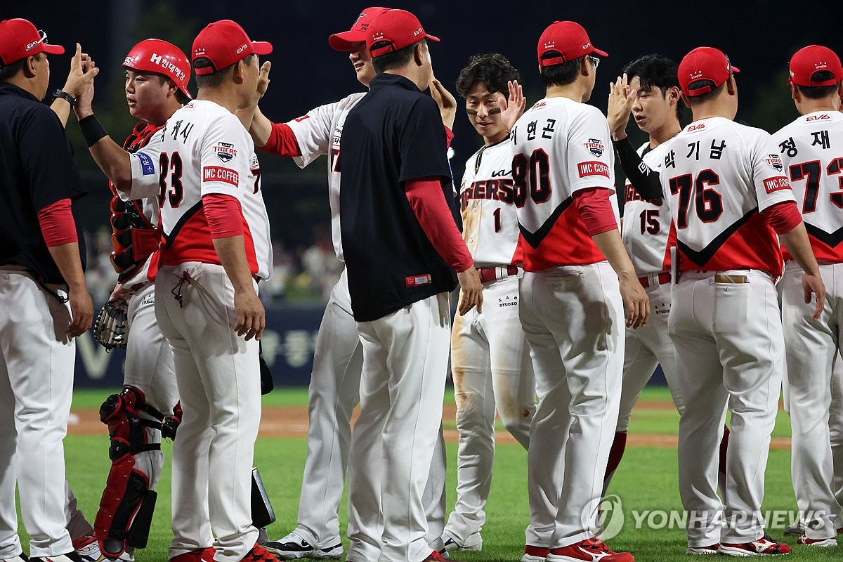 阿兰、曹永竞加入国足合练，武磊因伤缺席训练