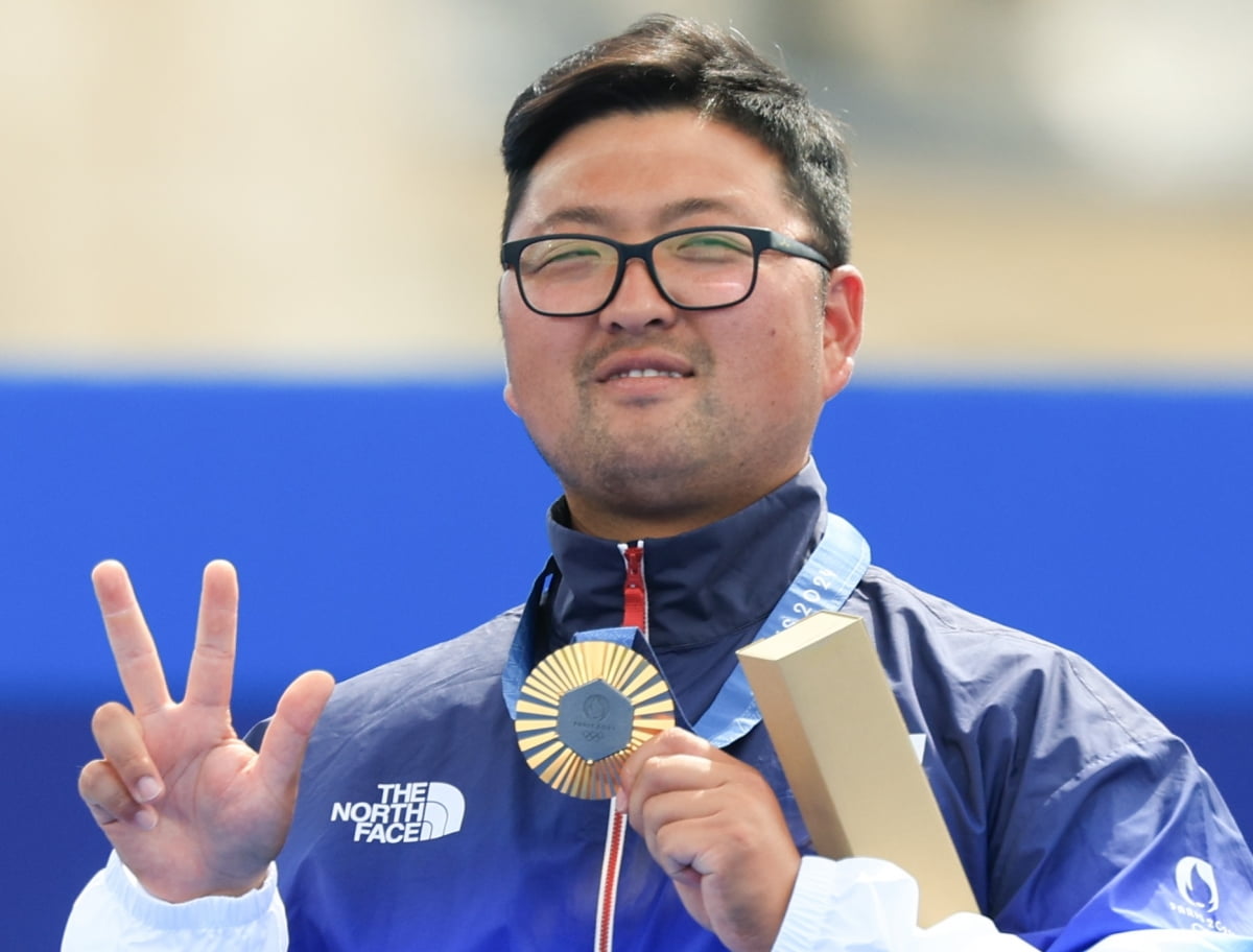 詹姆斯半场5分3失误已连丢17记三分，湖人落后森林狼12分