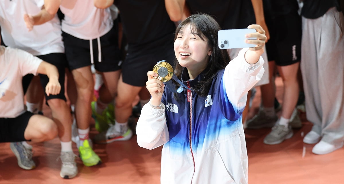 梅西回顾巴萨生涯：很幸运能和最好的球员一起踢球