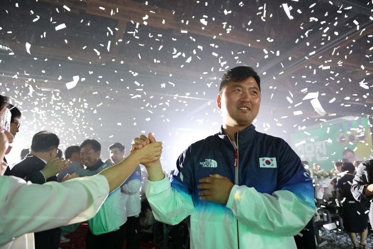 ✈️队报：姆巴佩乘私人飞机往返瑞典行程费用约10万欧 排放二氧化碳超25吨