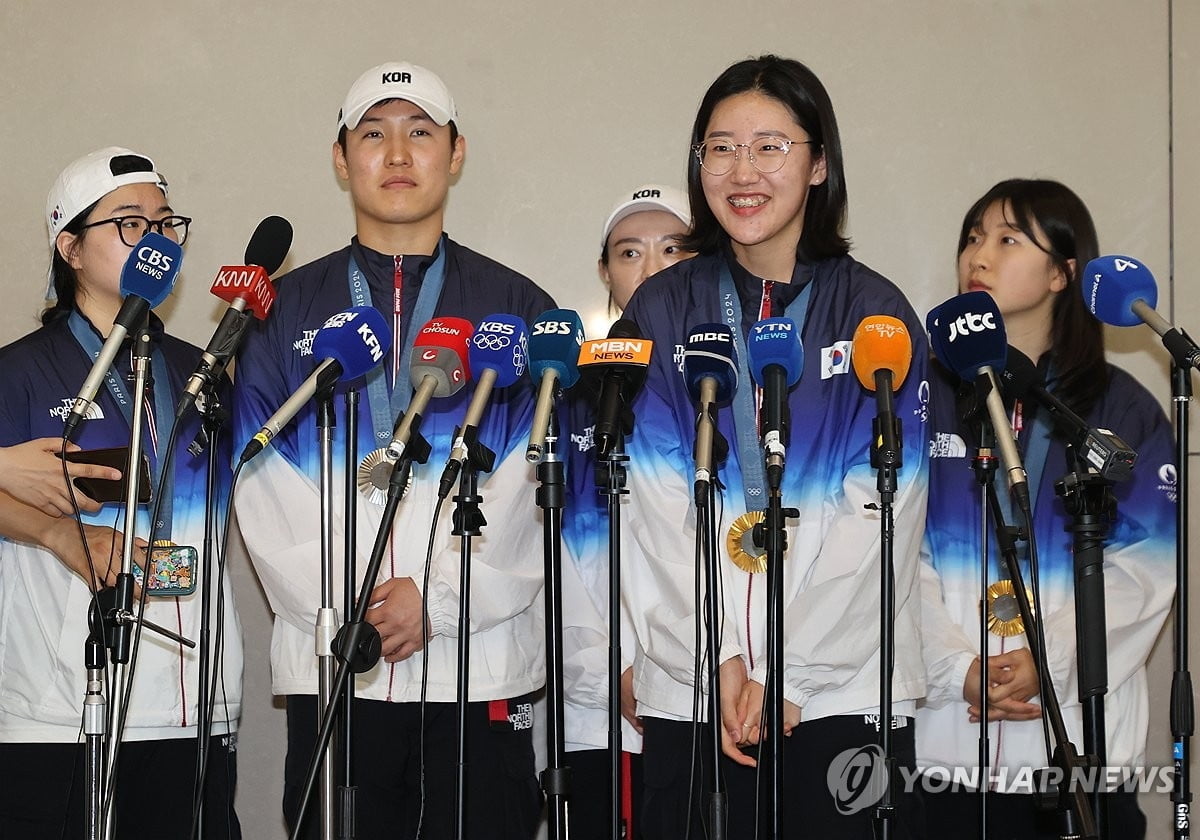 ✈️队报：姆巴佩乘私人飞机往返瑞典行程费用约10万欧 排放二氧化碳超25吨