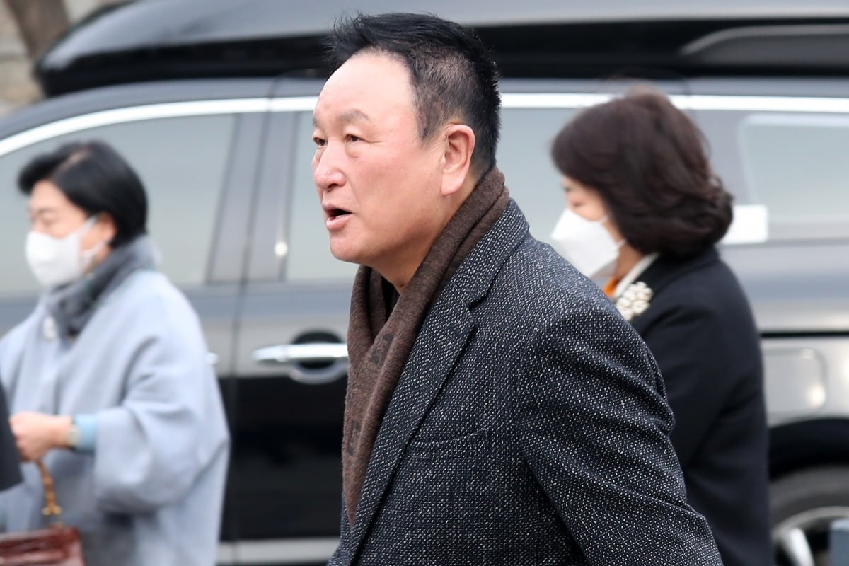 保马连线再度上演！文班接保罗妙传一记背身隔扣布克