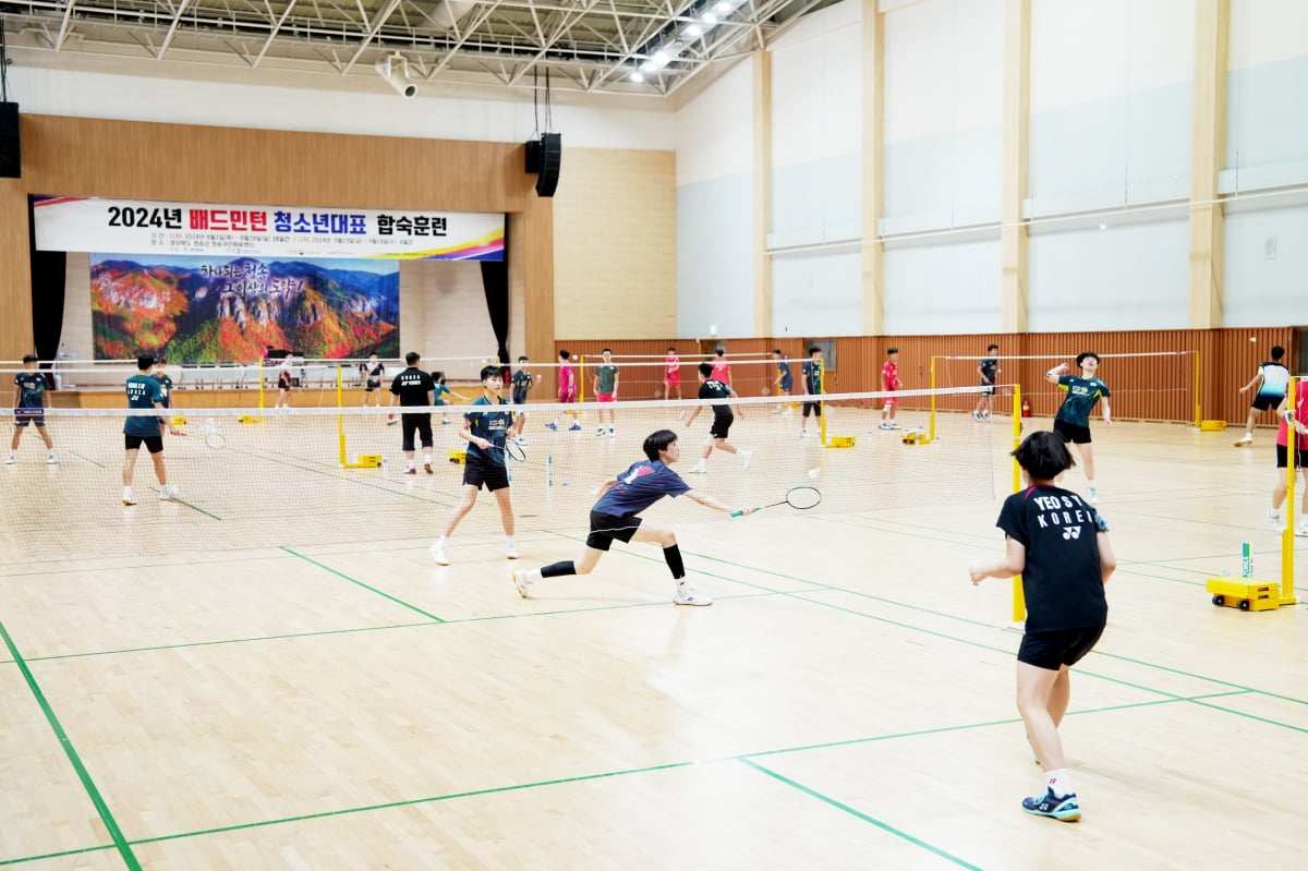 亨利：瓜帅首次遭受质疑，我们可以问他为何让帕尔默、小蜘蛛离队