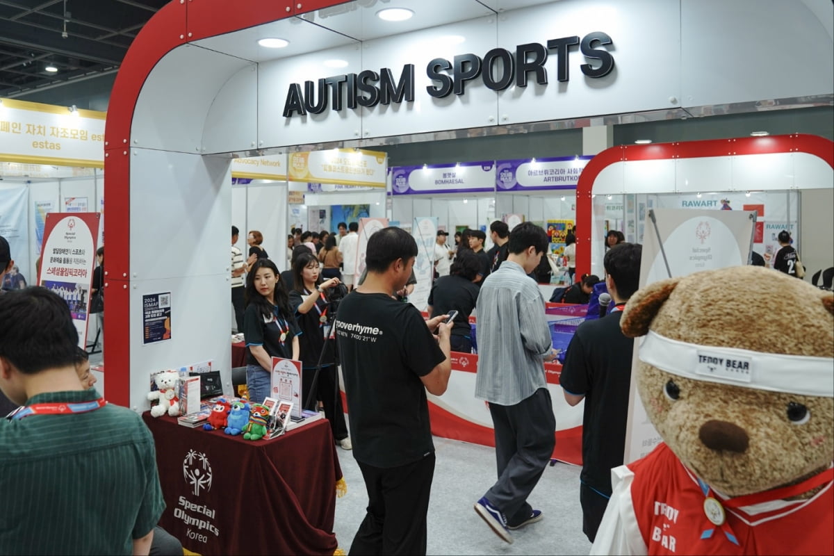 巴萨连续3场欧冠进球4+，追平了球队64年前创下的纪录