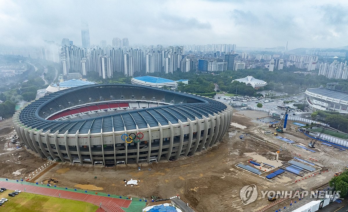 一触即发！拜仁官方发布国家德比海报：诺伊尔C位，凯恩PK吉拉西