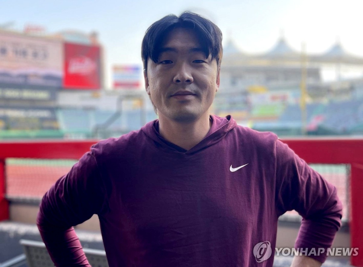 本轮焦点战，曼联发布主场战热刺海报：达洛特出镜