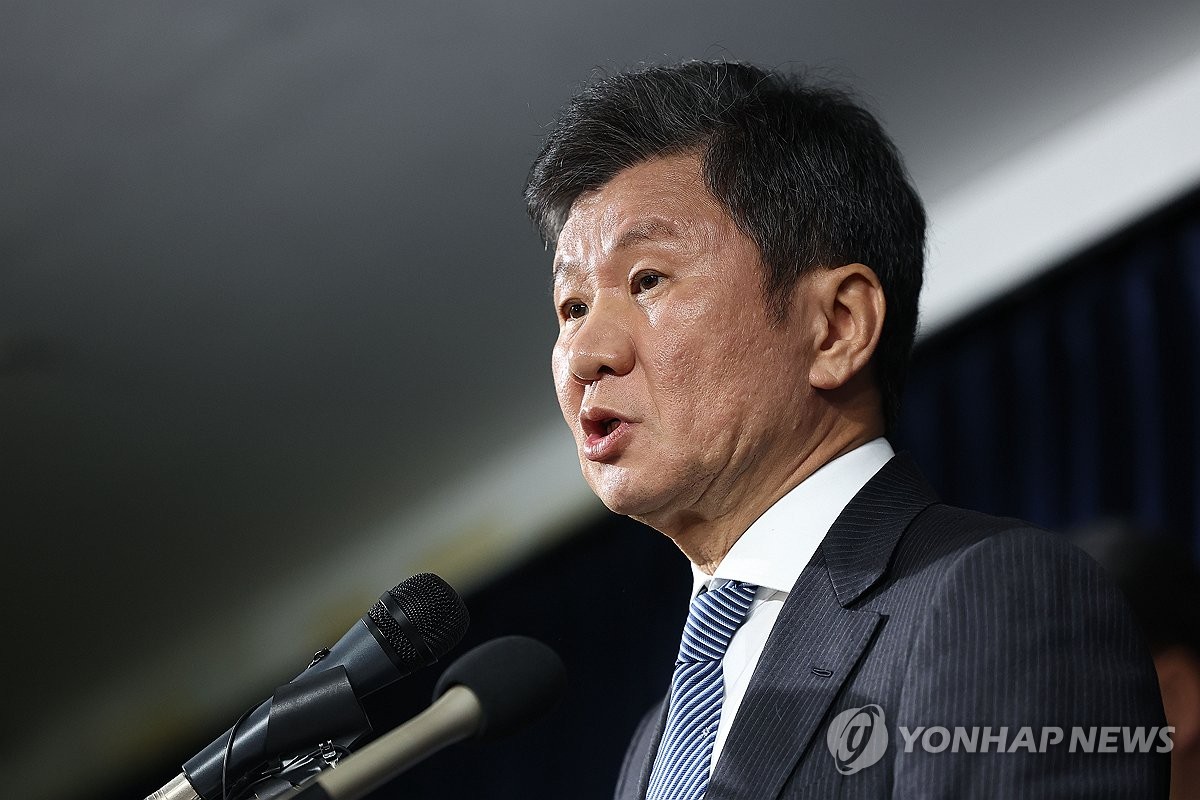 德容恩：我们还没有考虑过冠军，这个词离我们的目标太远了