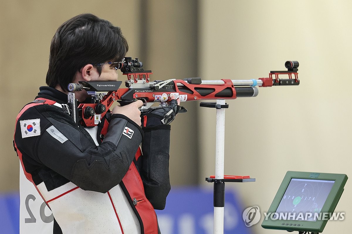拉齐奥vs维罗纳：罗马尼奥利、贡多齐首发，拉佐维奇、滕斯泰特出战