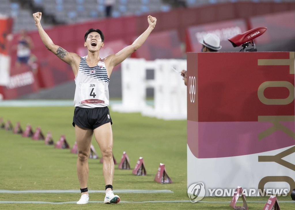 官方：萨勒尼塔纳中场文戈夫斯基租借加盟伊韦尔东体育
