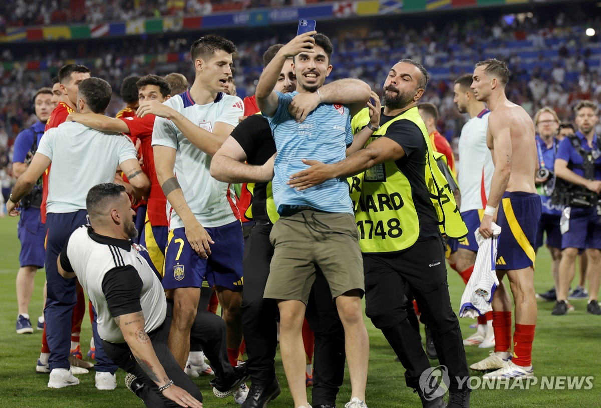 维尼修斯自10月以来打入9球，五大联赛球员仅次于莱万